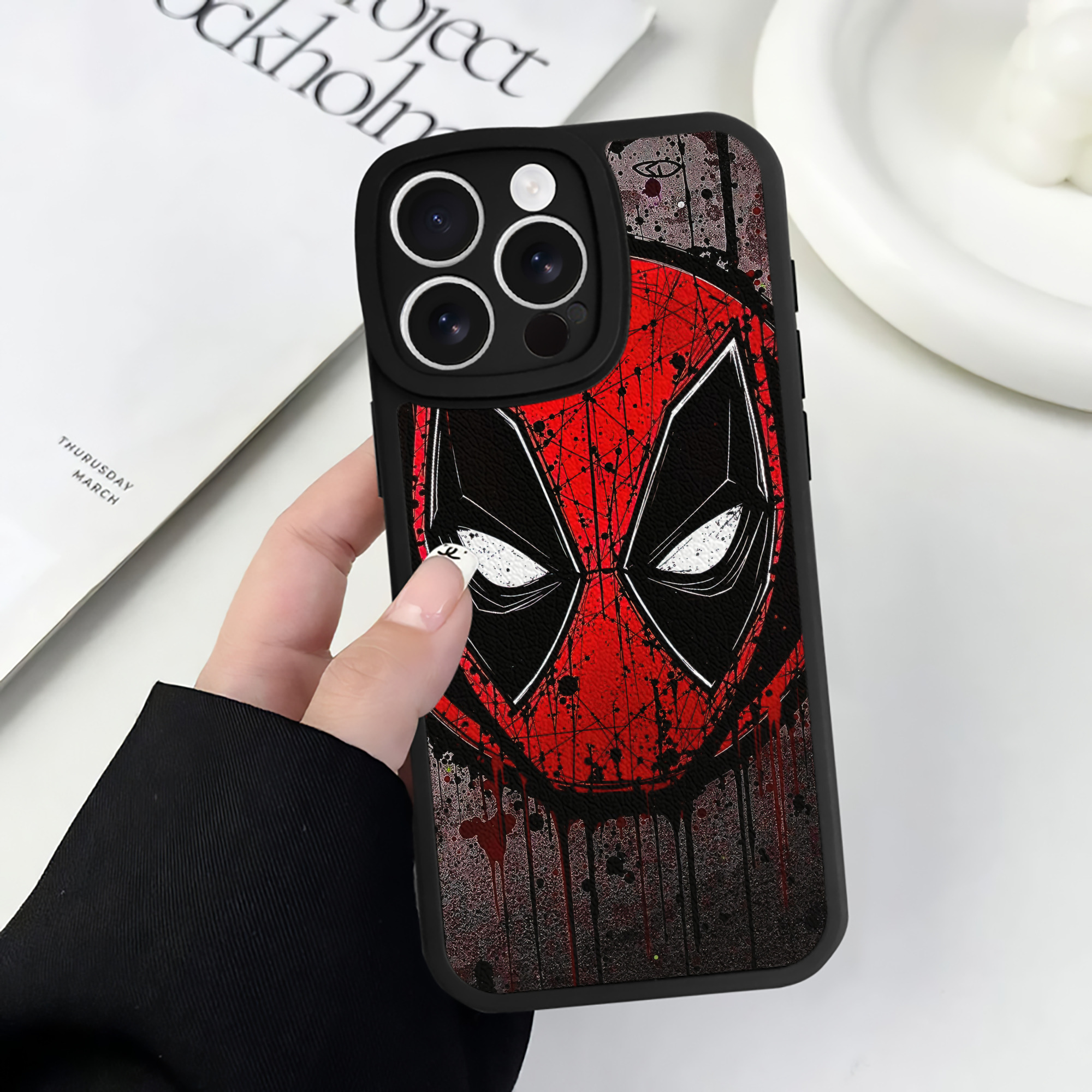 （画像用） Deadpool デッドプール 【iPhone 16シリーズ対応】シリコンスマホケース（レザー調） 材質：シリコン